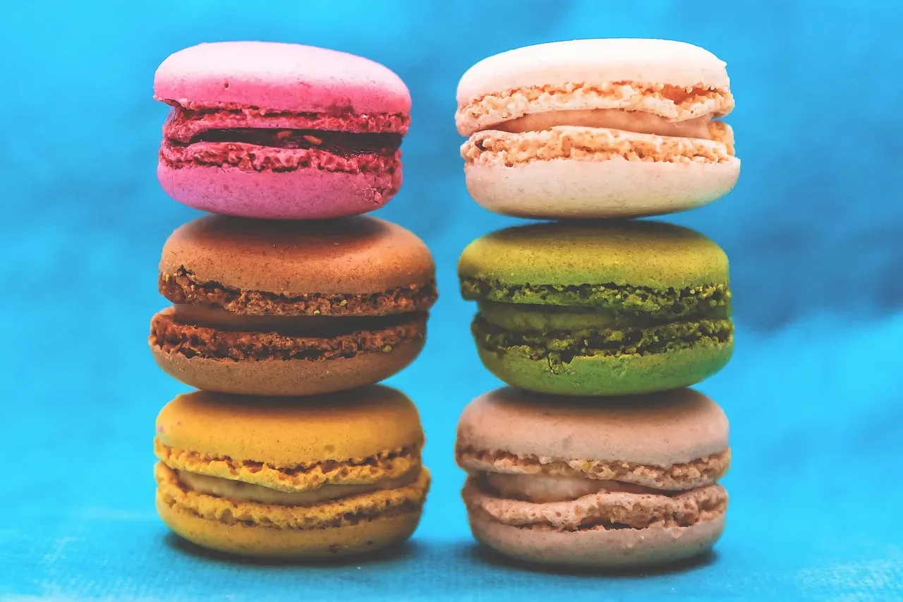 3. French Macarons - Pretty Pastels, Bland Bites (Image Credits: Pixabay)