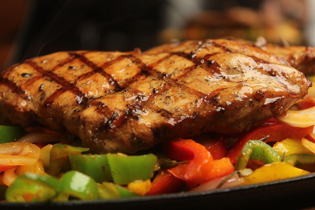 Chicken Breast: Lean and Long-Lasting (image credits: pixabay)
