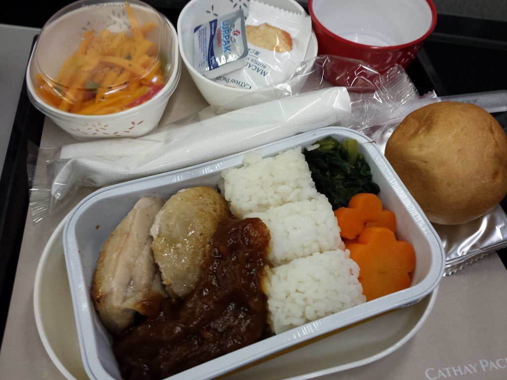 The Science Behind Why Airplane Food Tastes Terrible (Image Credits: Flickr)