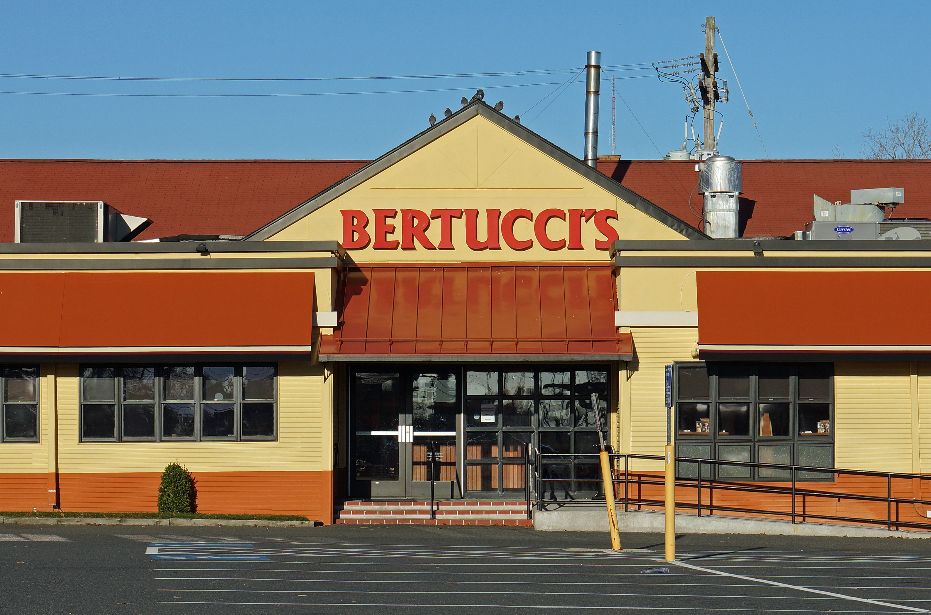 Bertucci's: Brick Oven Magic Beyond Pizza (image credits: By Anthony92931, CC BY-SA 3.0, https://commons.wikimedia.org/w/index.php?curid=22913956)