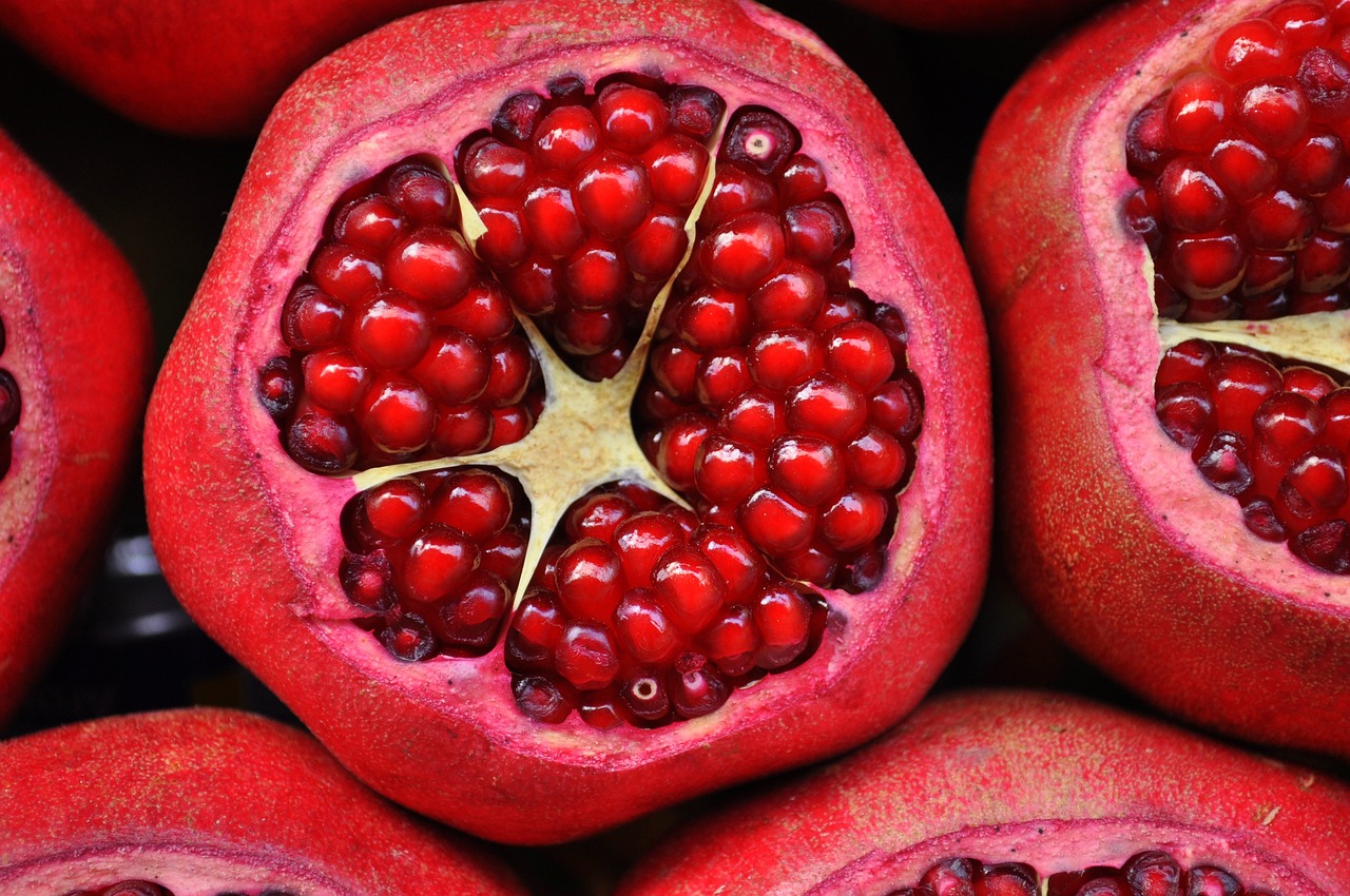 Pomegranates: Seeds of Gut Health (image credits: pixabay)