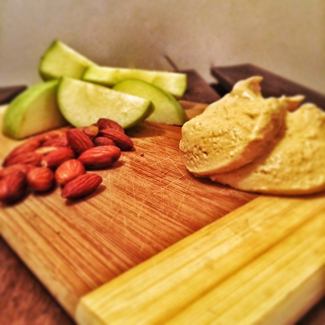 Hummus with Vegetables: The Mediterranean Marvel (image credits: flickr)
