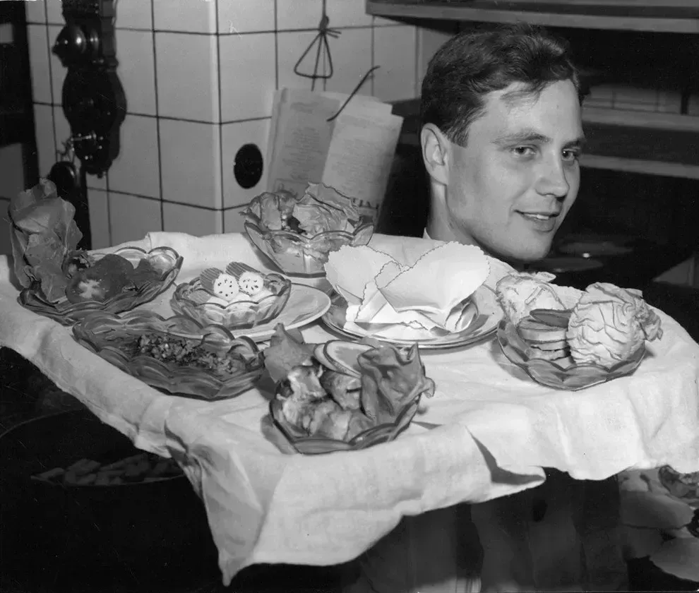 Servers Spot Everything (Image Credits: Svenska Dagbladet via IMS Vintage Photos, Public domain, https://commons.wikimedia.org/w/index.php?curid=74819657)