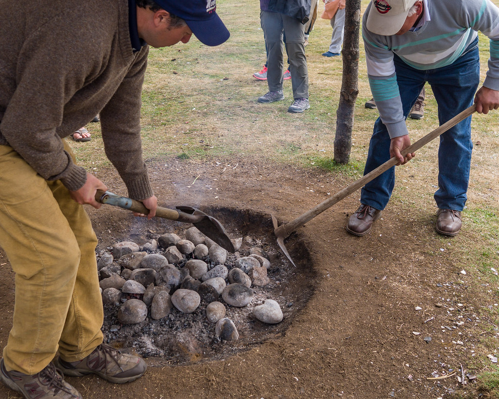 Earth Ovens: Underground Cooking Mastery (image credits: flickr)