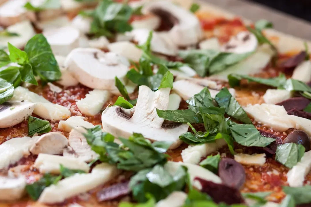The Aroma Science Behind Herb-Forward Pizzas (Image Credits: Unsplash)