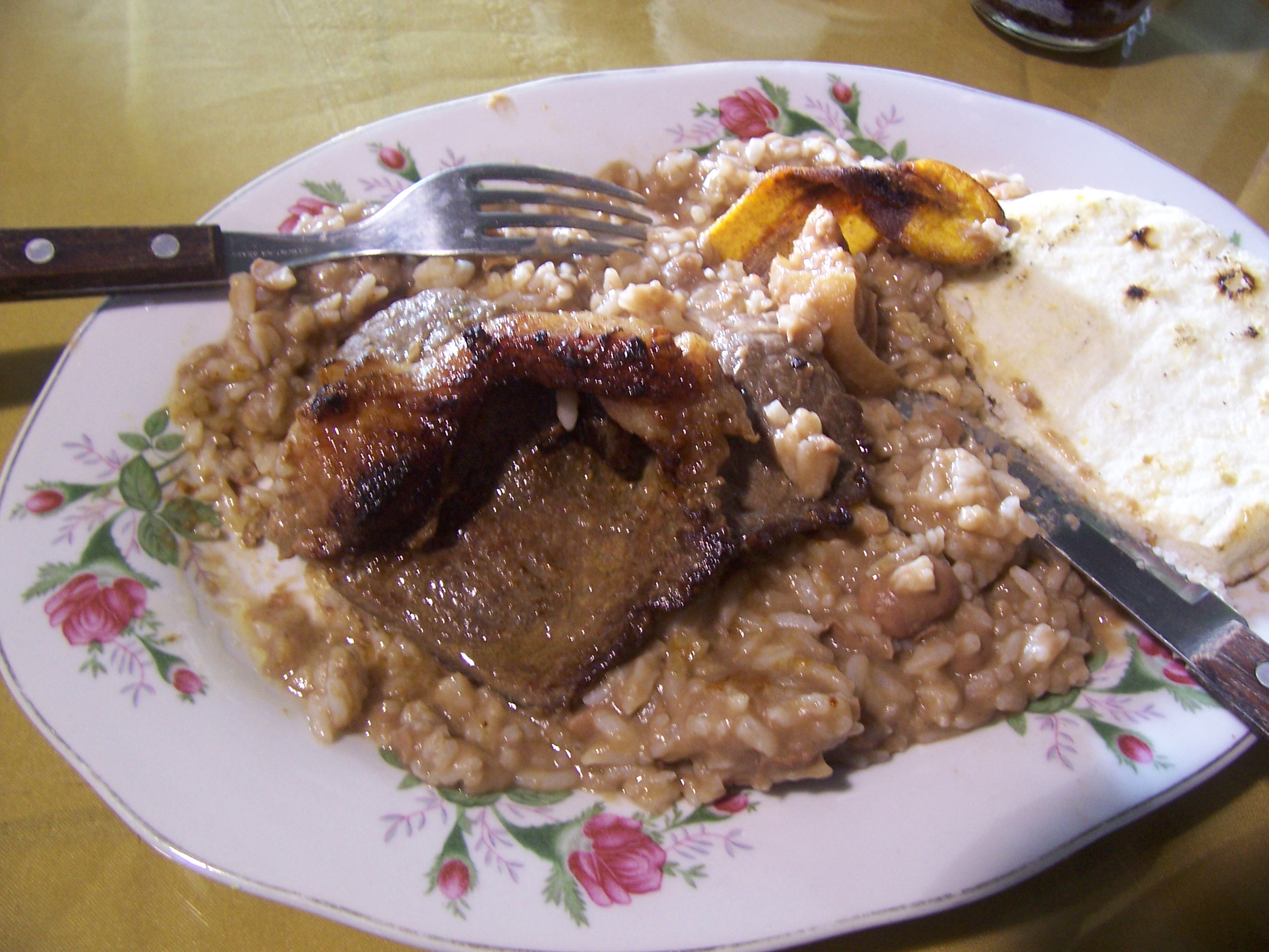 Colombian Calentado – Yesterday's Dinner, Today's Breakfast (image credits: By Juancplanb, CC BY-SA 4.0, https://commons.wikimedia.org/w/index.php?curid=6881342)