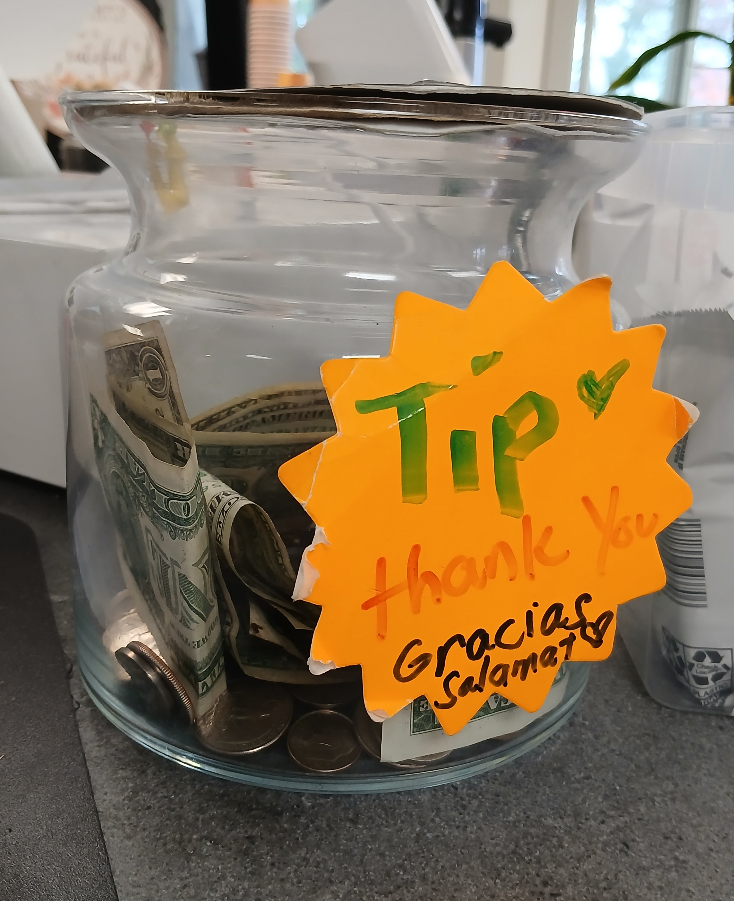 Understand the Real Rules About Tipping at Fast Food (Image Credits: Wikimedia)