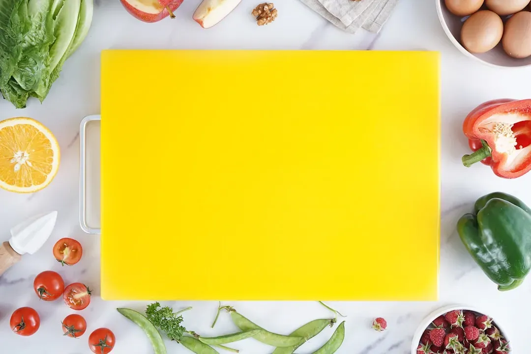5. Plastic Boards Harbor More Bacteria Than You Think (Image Credits: Unsplash)