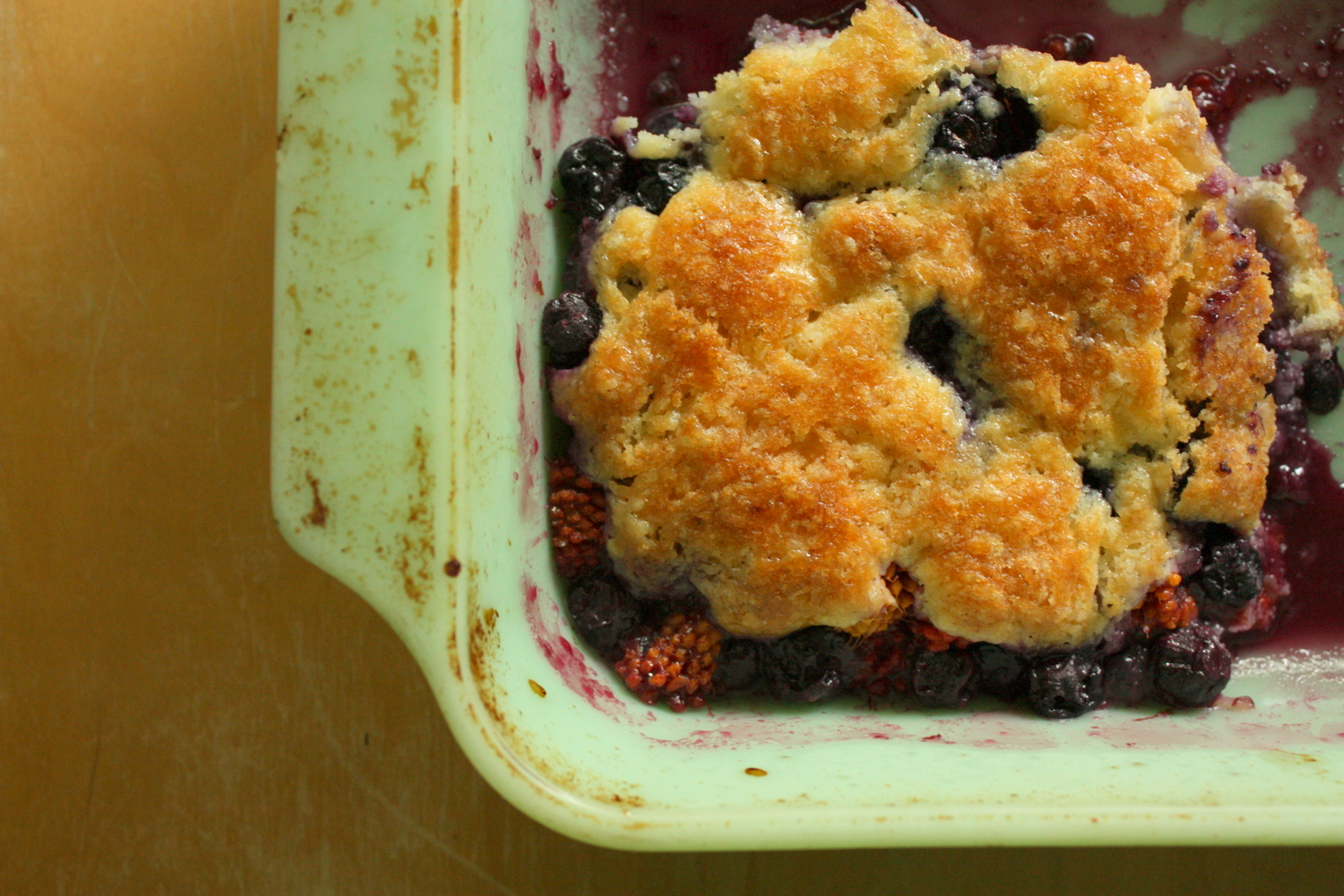 Fruit Cobblers Embrace Rustic Social Media Aesthetics (image credits: wikimedia)