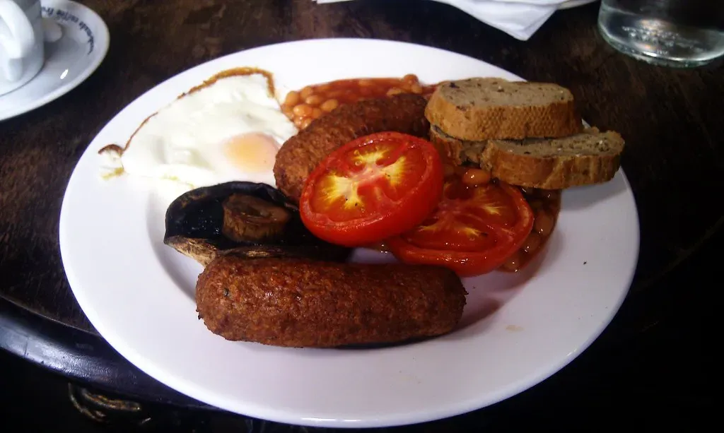 4. The Forgotten Vegetarian "Option" - An Afterthought Dressed Up as Hospitality (Ewan-M, Flickr, CC BY-SA 2.0)