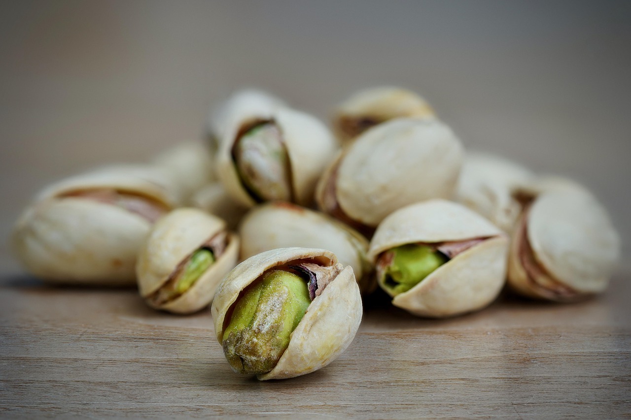 Pistachios: A Colorful Addition (image credits: pixabay)