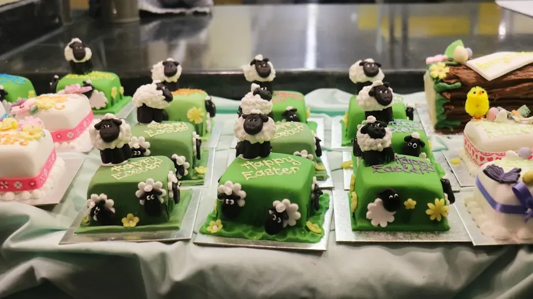 The Cake the Watergate Hotel Never Knew About (Image Credits: Unsplash)