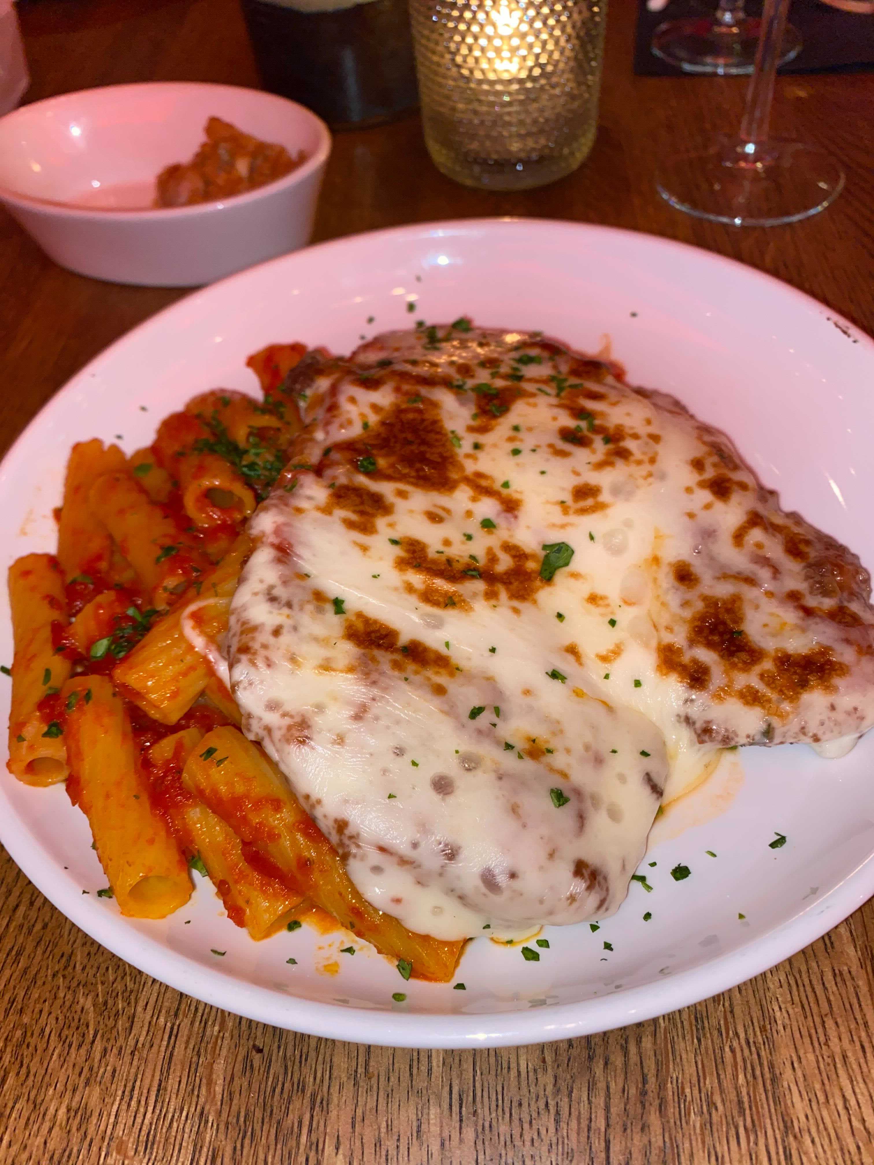 Chicken Parmigiana - The Comfort Food Champion (image credits: wikimedia)