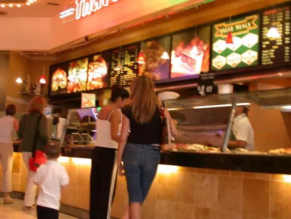 The Mall Factor: How Retail Decline Killed Some Chains Too (Matthew Trump (talk) (Uploads), CC BY-SA 3.0)