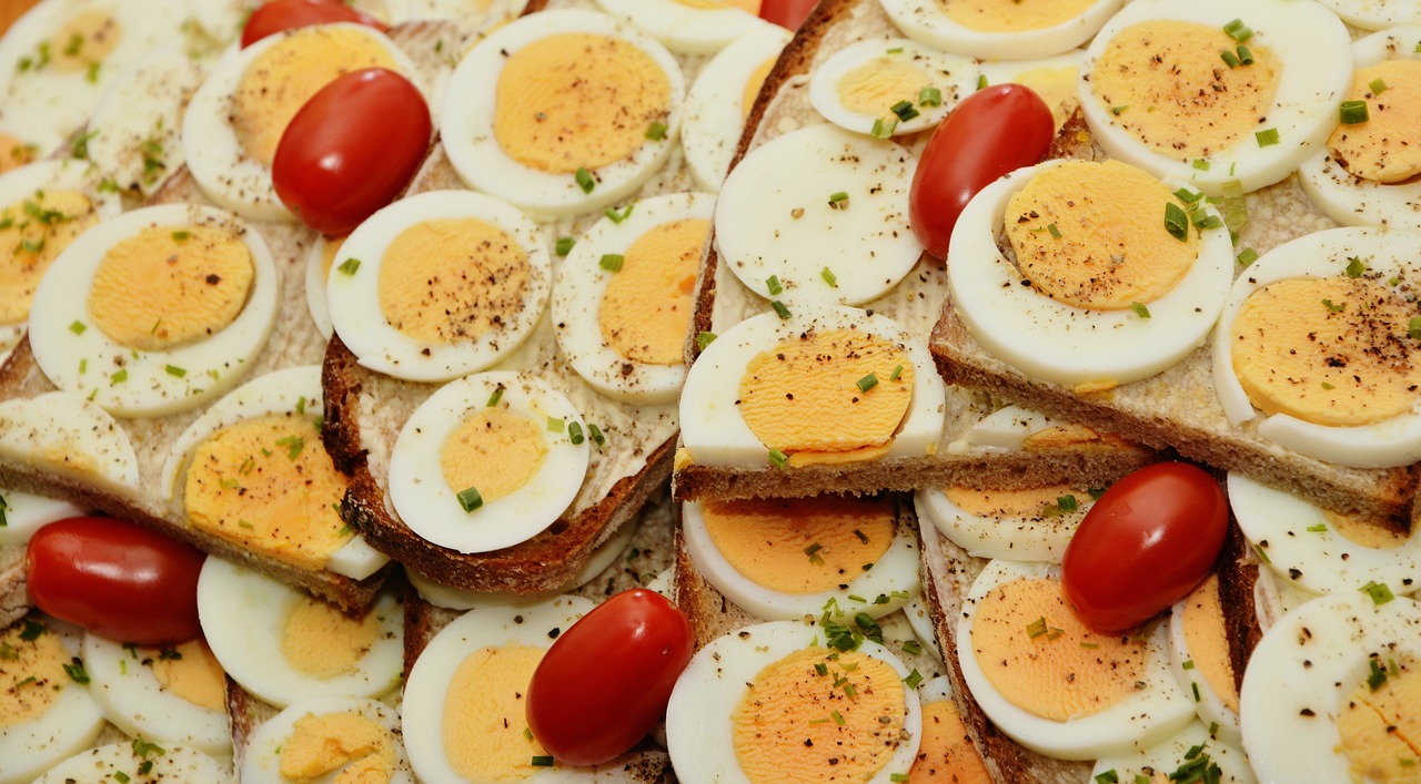 Egg White & Roasted Red Pepper Sous Vide Egg Bites at Starbucks (image credits: pixabay)