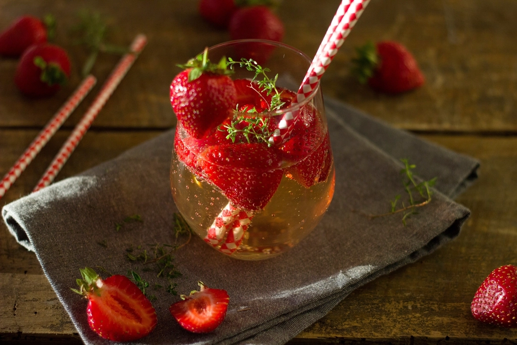 DIY Dessert Cocktails at Home (image credits: rawpixel)