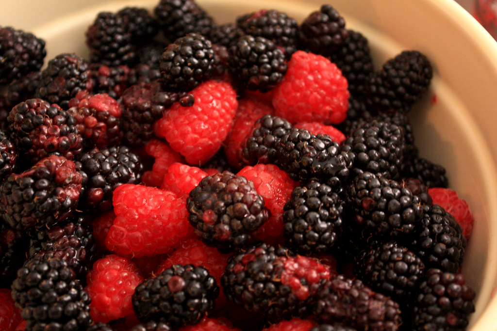 Berries: Nature's Candy with Benefits (image credits: flickr)