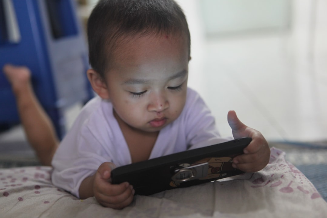 Using Screens to Calm Children Down (image credits: unsplash)