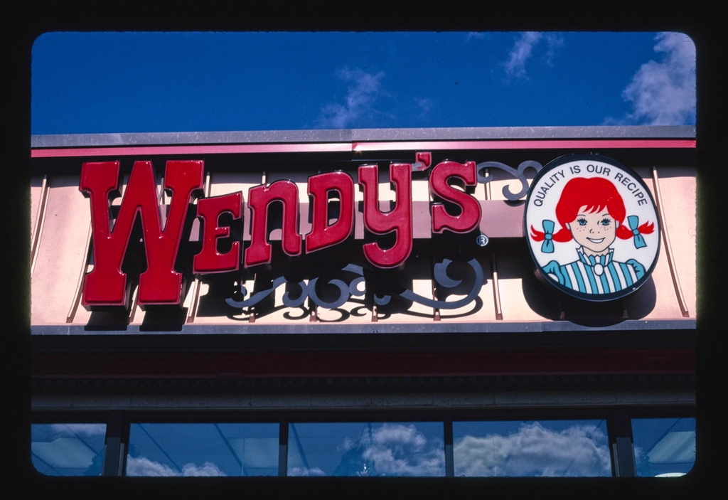 Wendy's: The Fresh Challenger Fighting to Stay Relevant (image credits: rawpixel)