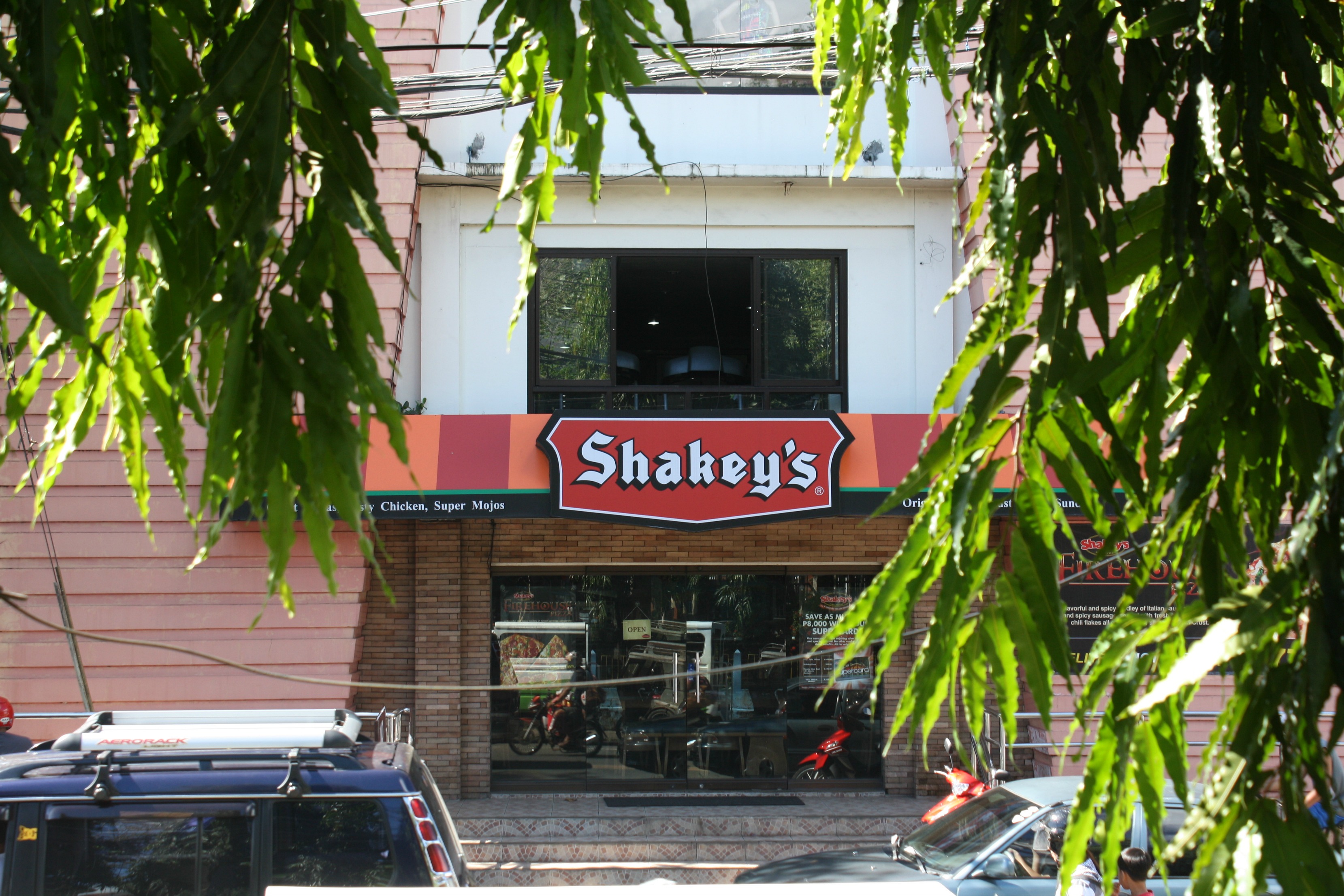 Shakey's Pizza - Beer and Pizza Pioneers Persist (Image Credits: Wikimedia)