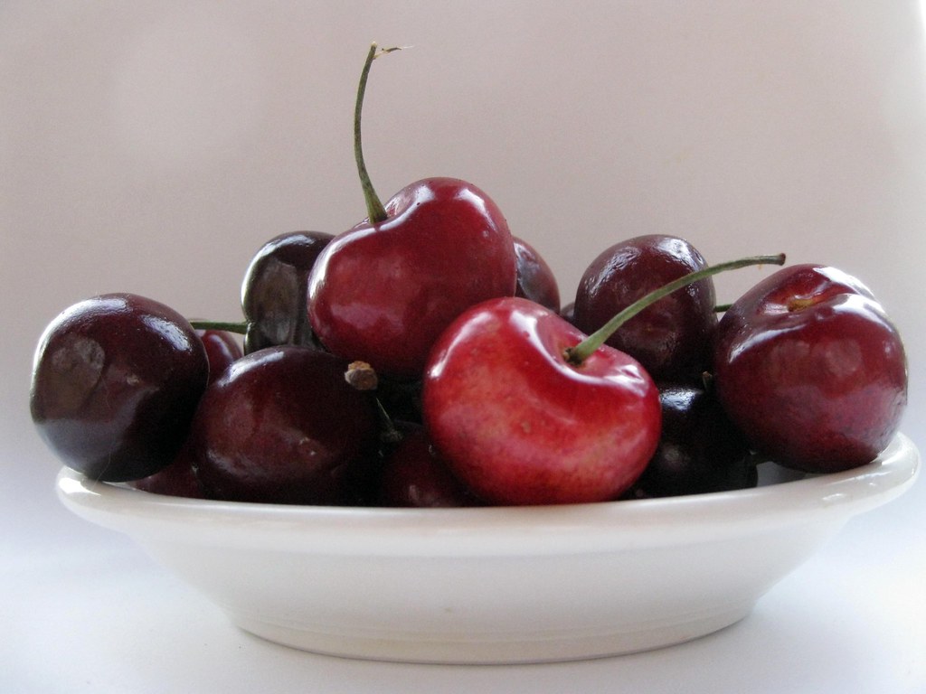 Sweet Cherries: Small Fruits, Big Sugar Impact (image credits: flickr)
