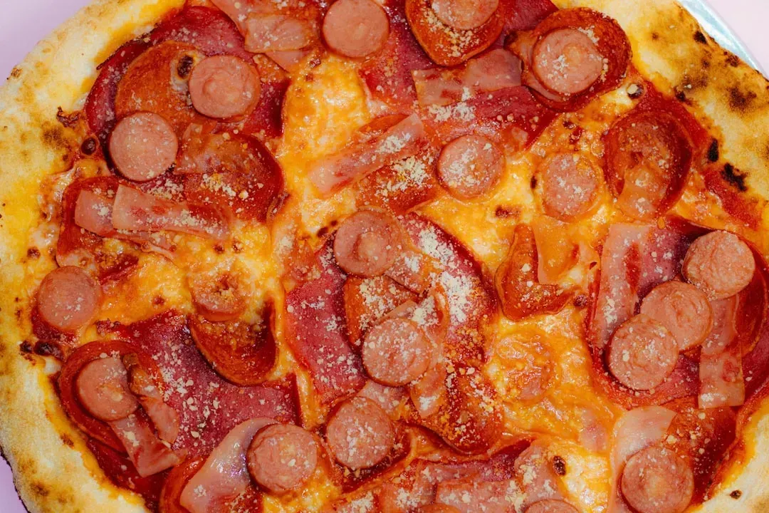 6. Tombstone Original Pepperoni: Crunchy and Aggressive, but Not Subtle (Image Credits: Unsplash)