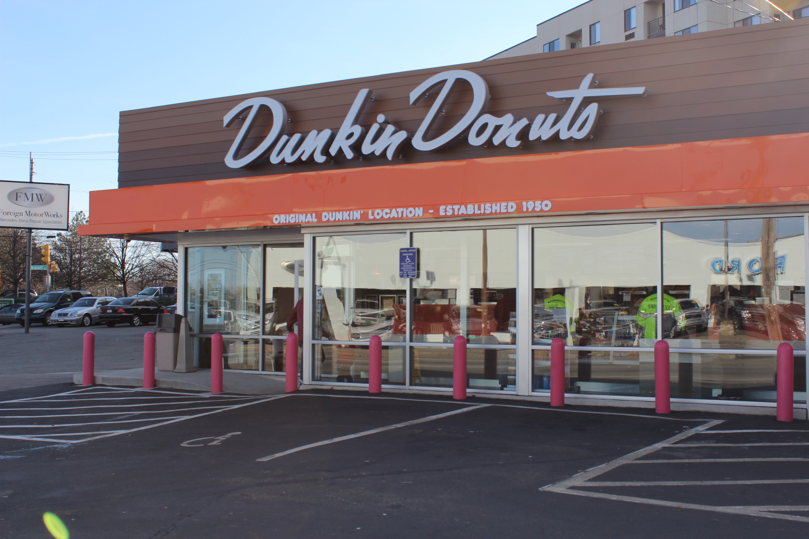 Dunkin’: Struggling to Keep Up (image credits: wikimedia)