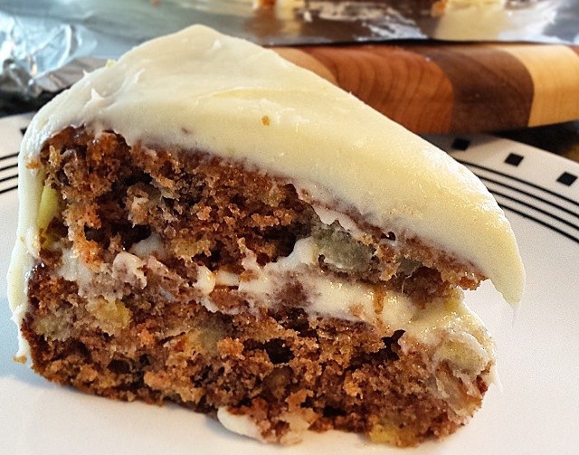 Hummingbird Cake - The Southern Marvel (Image Credits: Wikimedia)