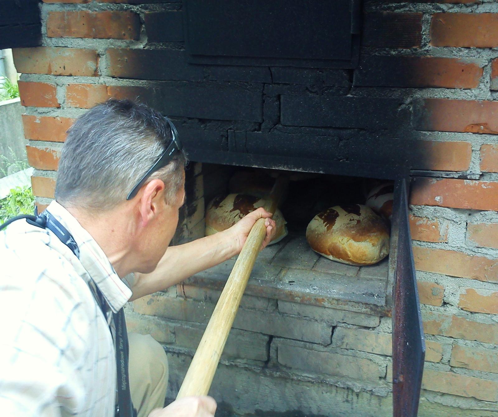 Ash Baking in Embers (Image Credits: Wikimedia)