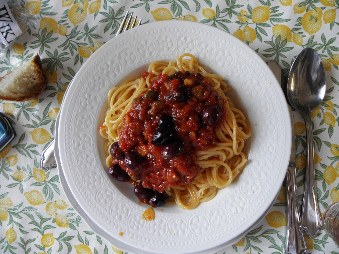 Spaghetti Aglio e Olio (image credits: wikimedia)