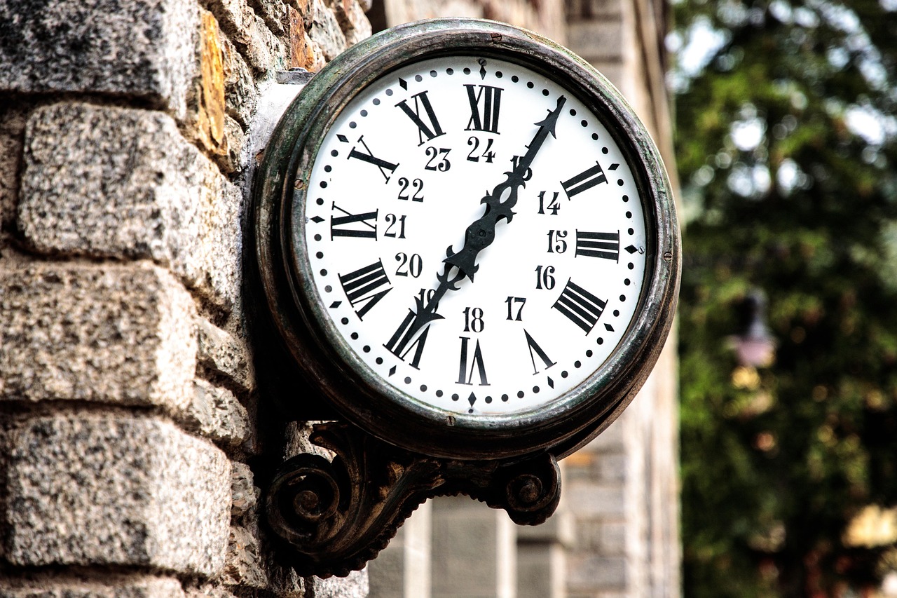 V in Roman Numerals: A Glimpse into History (image credits: pixabay)