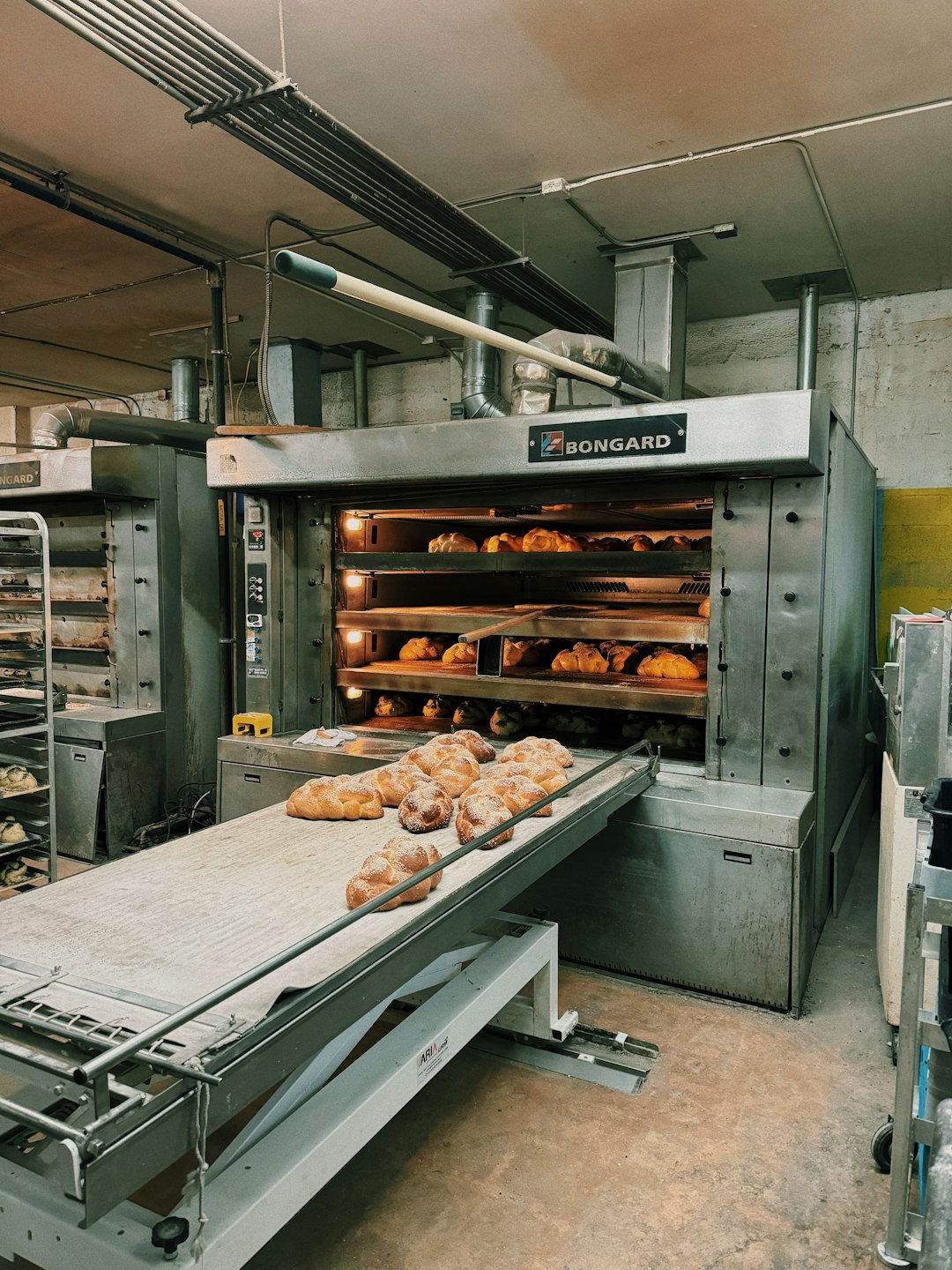 The Technology Behind Modern Chain Baking (image credits: unsplash)