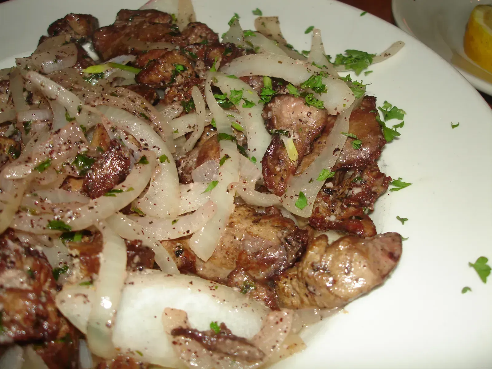 Liver and Onions: The Dinner That Made Kids Negotiate (Image Credits: Originally posted to Flickr as Chicken Livers, CC BY 2.0, https://commons.wikimedia.org/w/index.php?curid=6204087)