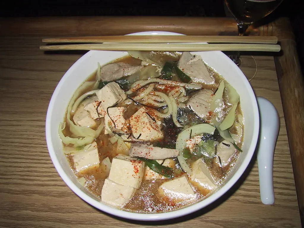 A Global Market Obsession: The Numbers Behind the Broth (ernie_nh7l, Flickr, CC BY 2.0)