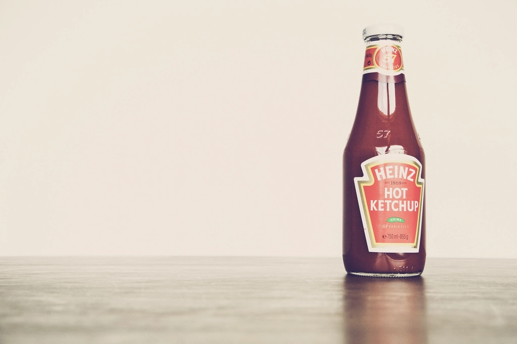 Specialty Sauces vs. Basic Condiments (image credits: rawpixel)