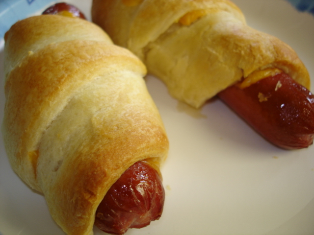 Pigs in a Blanket: The Ultimate Comfort Bite (image credits: wikimedia)