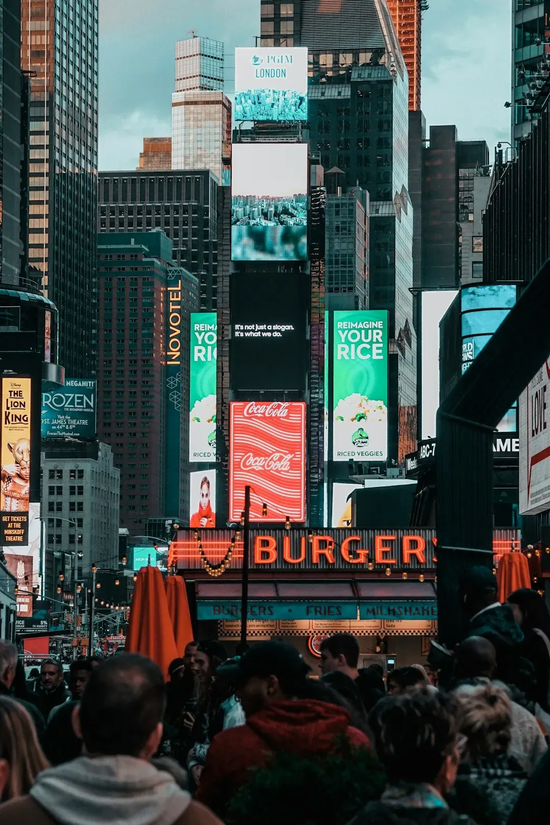 3. Times Square Chain Restaurants, New York City (Image Credits: Unsplash)