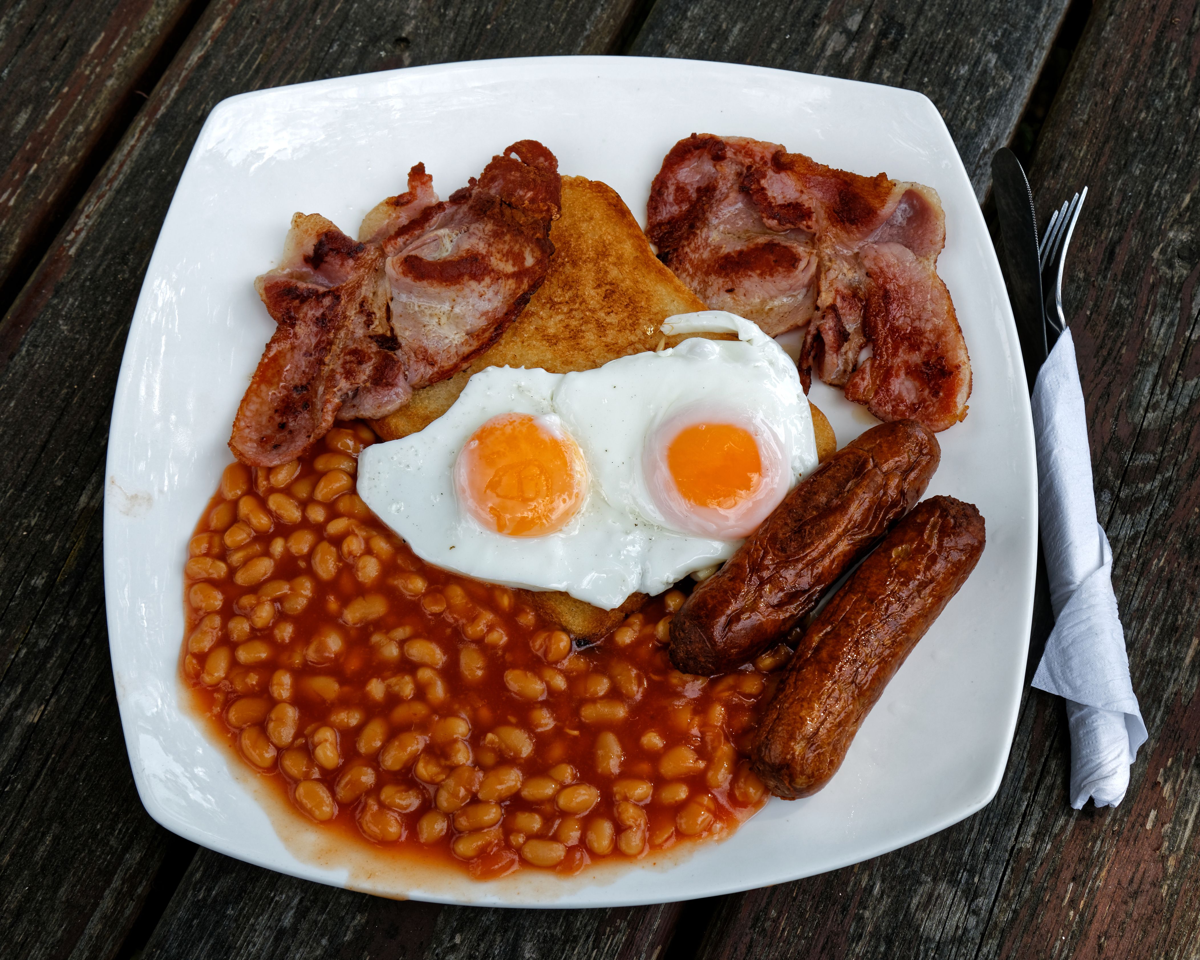 Full English Breakfast: A Hearty British Tradition (image credits: wikimedia)
