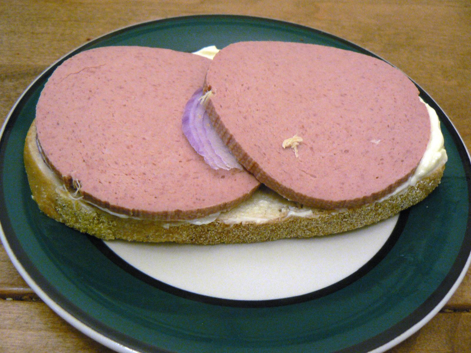 Liverwurst Sandwiches (Image Credits: Wikimedia)