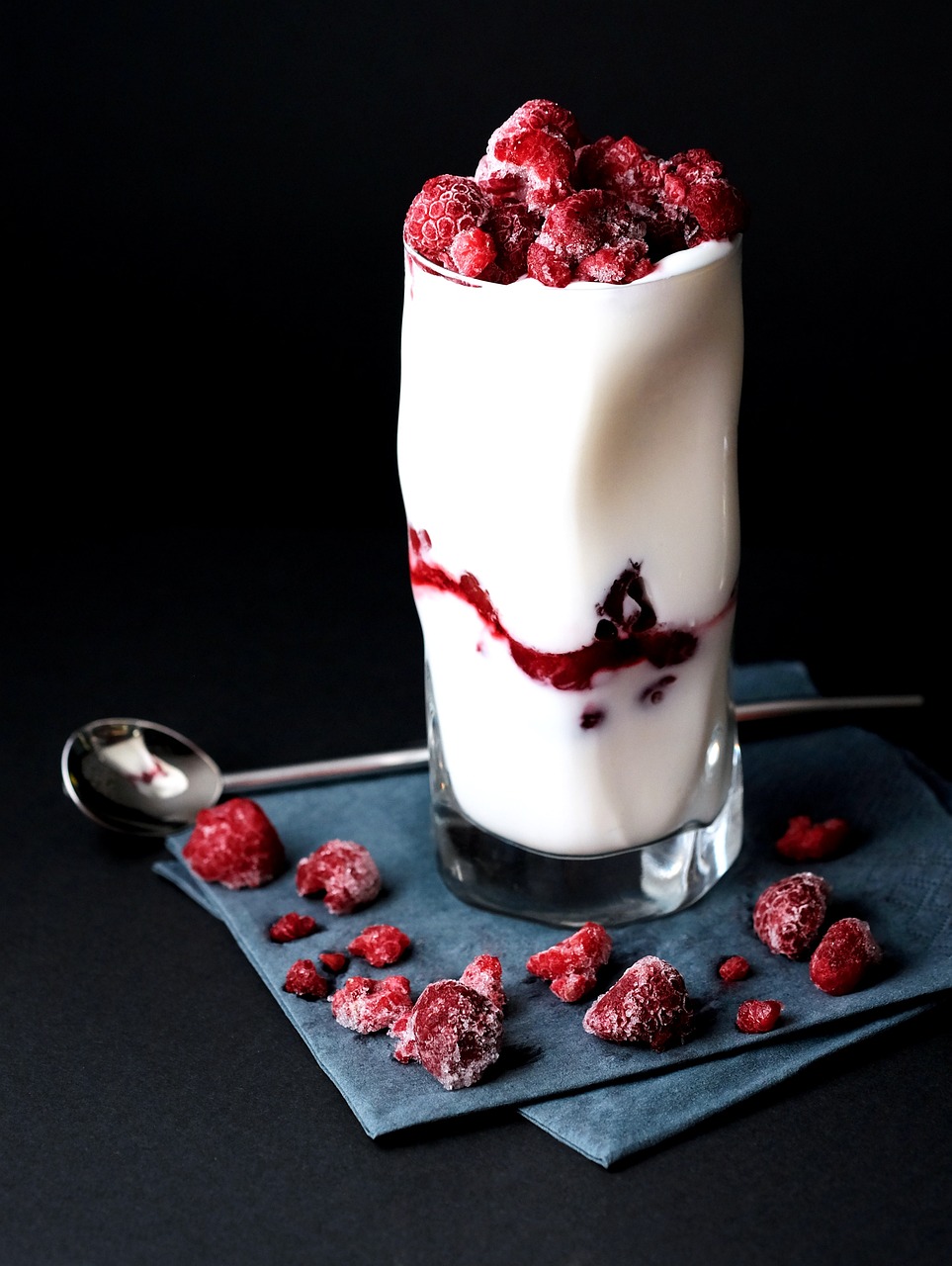 Fruit and Yogurt Parfaits (image credits: pixabay)
