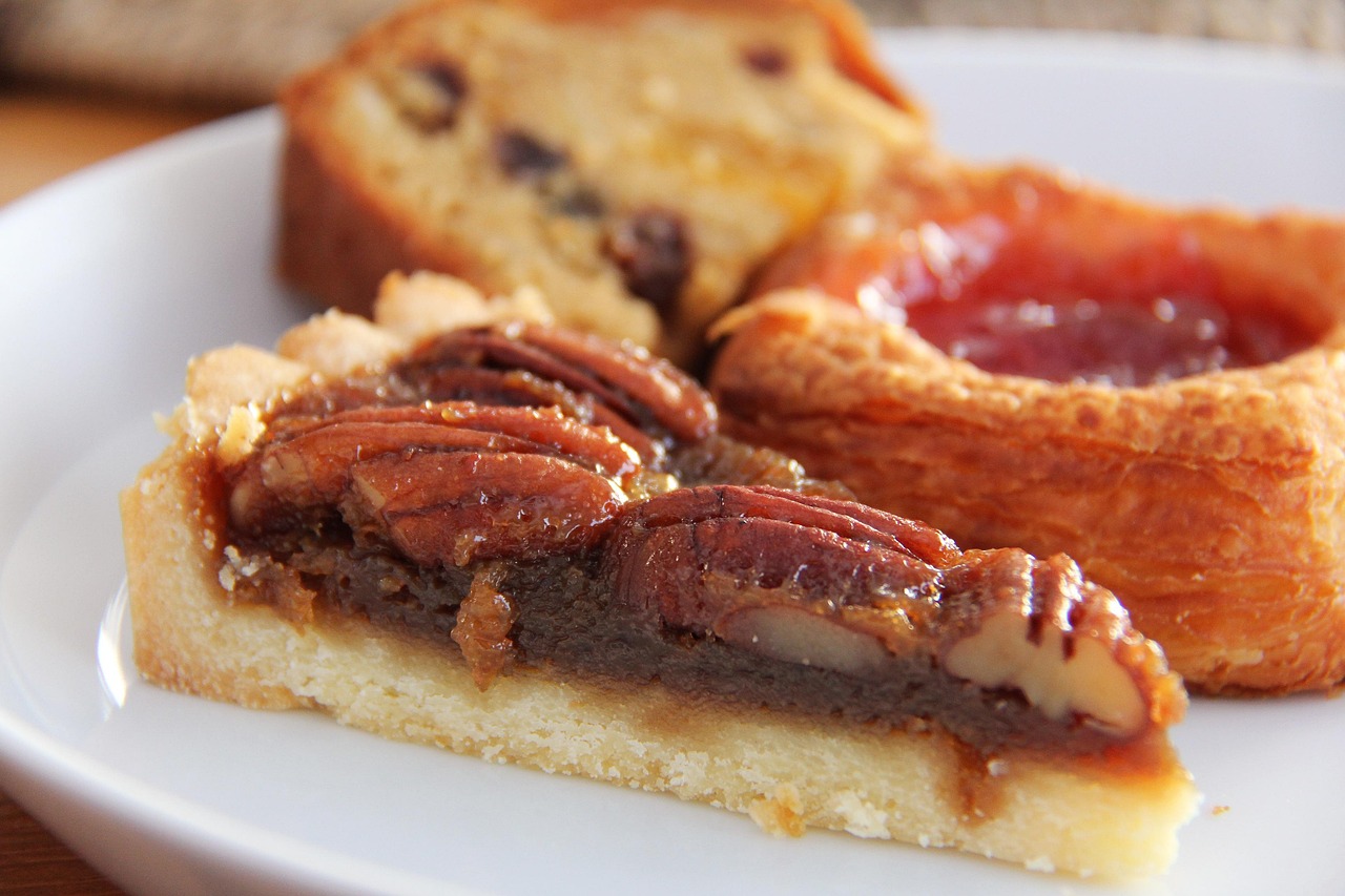 Pecan Pie Bars: A Southern Classic (image credits: pixabay)