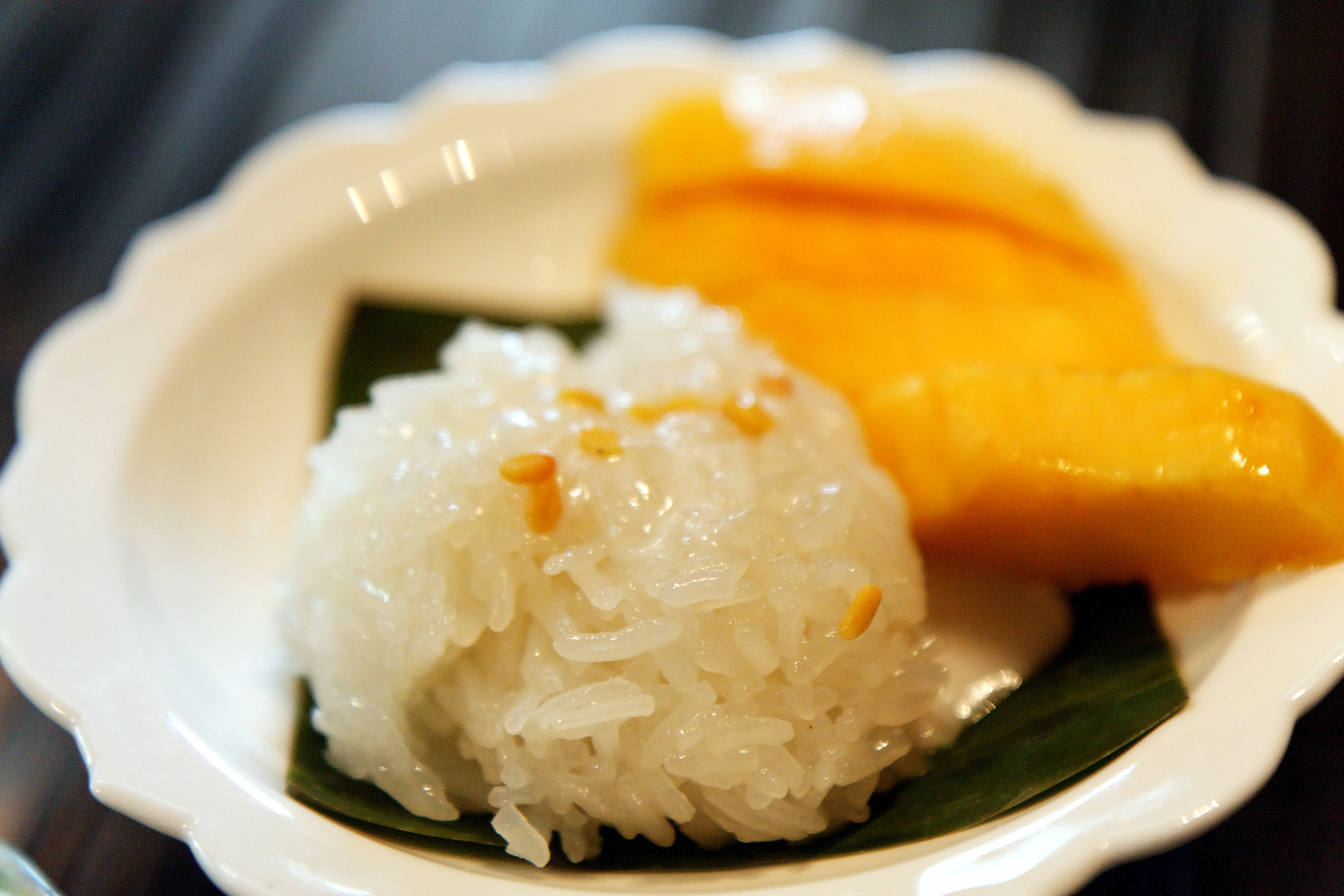 Khao Niao Mamuang: Thai Mango Sticky Rice with Creamy Coconut Sauce (image credits: wikimedia)