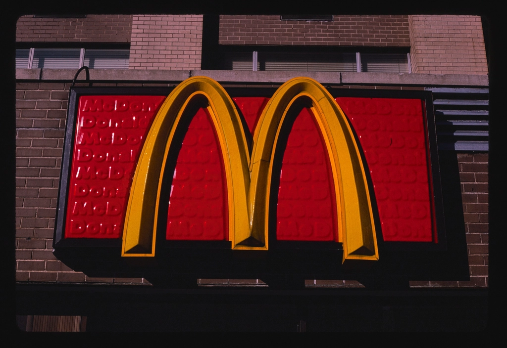 McDonald's: The Golden Arches Reign Supreme (image credits: rawpixel)