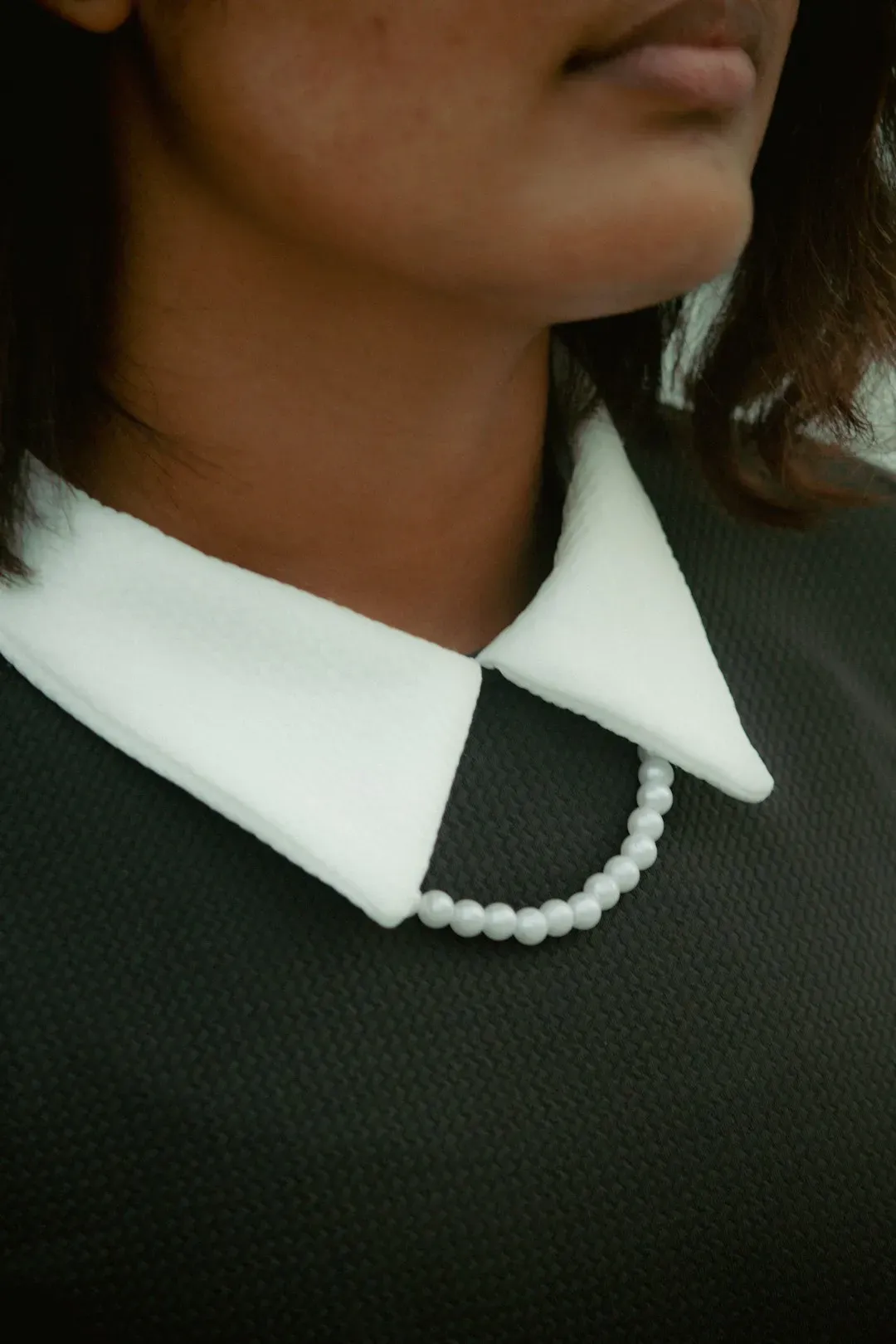 2. Tucking the Napkin Into Your Collar (Image Credits: Unsplash)