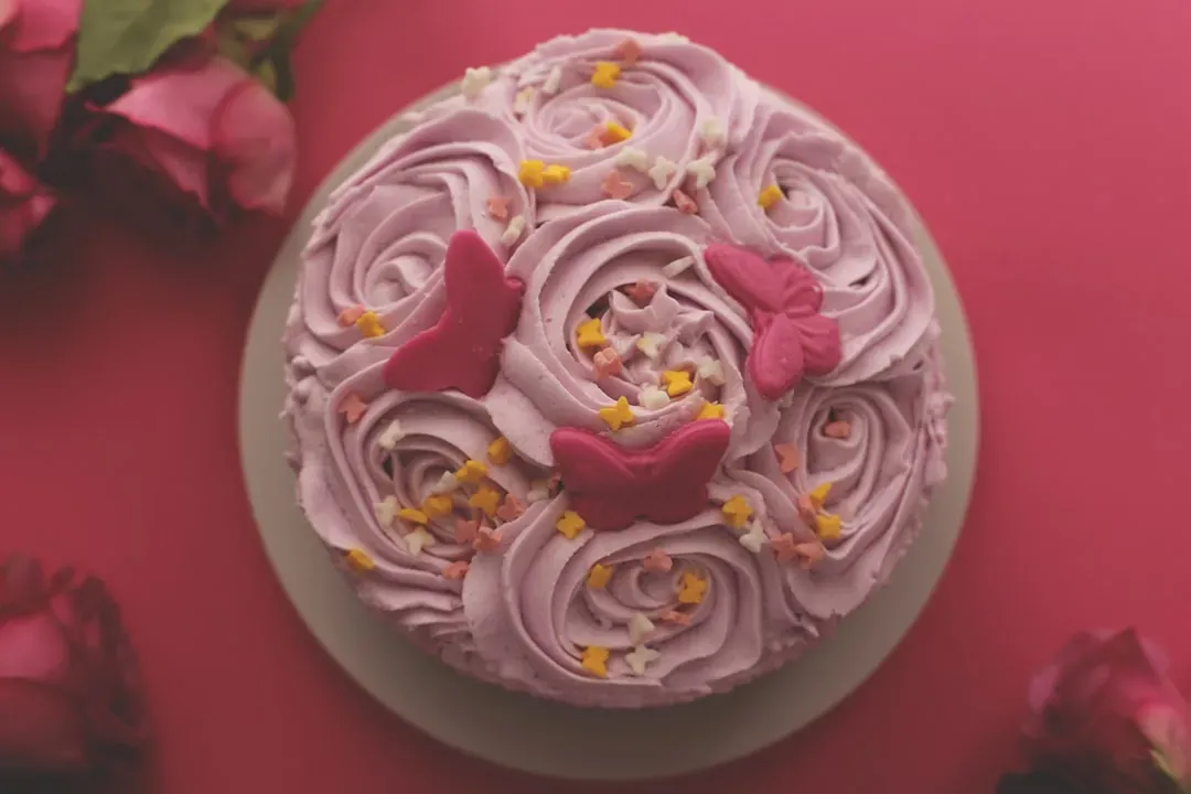 Leo: Show-Stopping Ombré Rosette Cake (Image Credits: Unsplash)