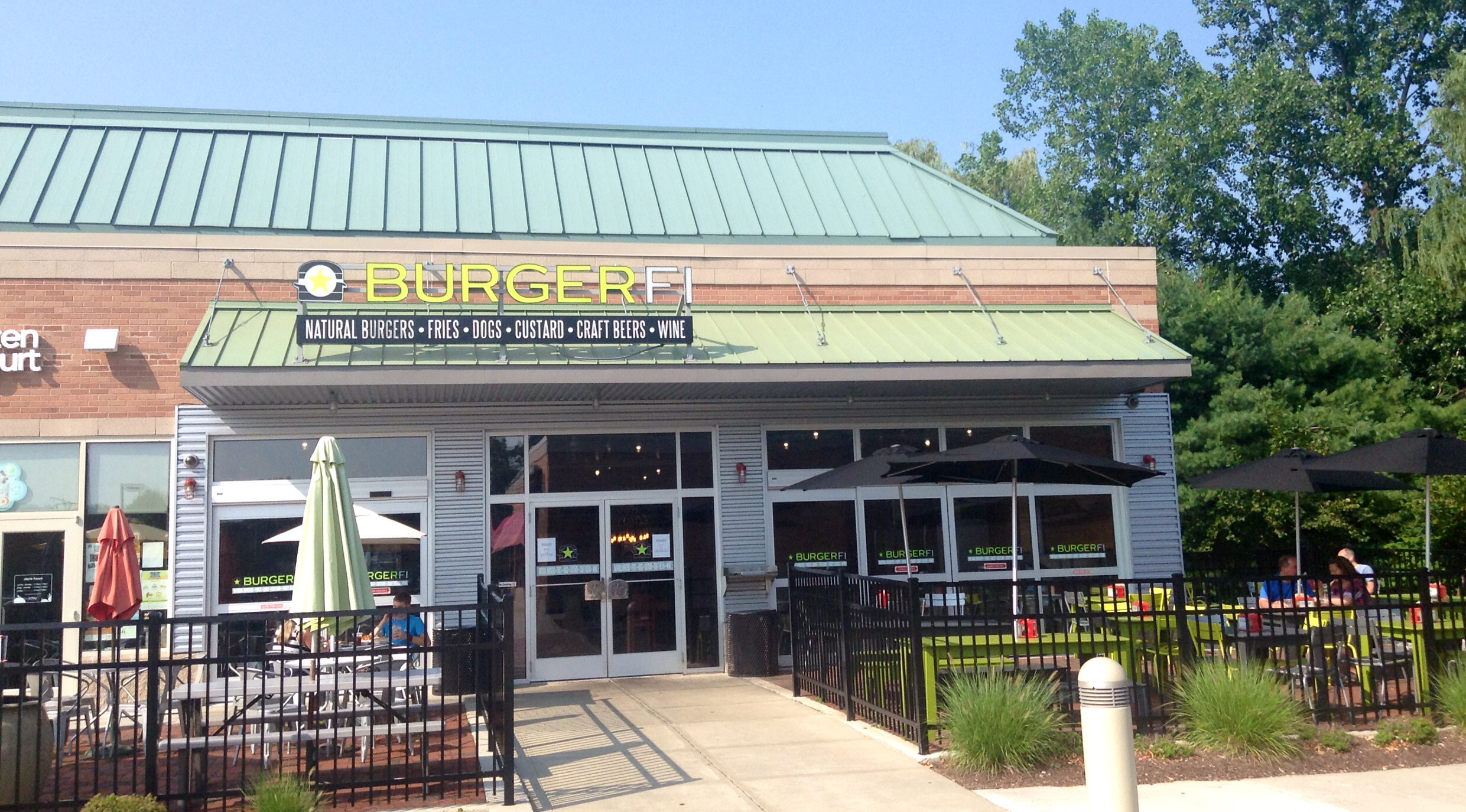 BurgerFi's Premium Burger Dream Crumbles (image credits: Burger FI BurgerFI Restaurant, Avon, CT 7/2014. Pics by Mike Mozart of TheToyChannel and JeepersMedia on YouTube. #BurgerFI, CC BY 2.0, https://commons.wikimedia.org/w/index.php?curid=89212484)