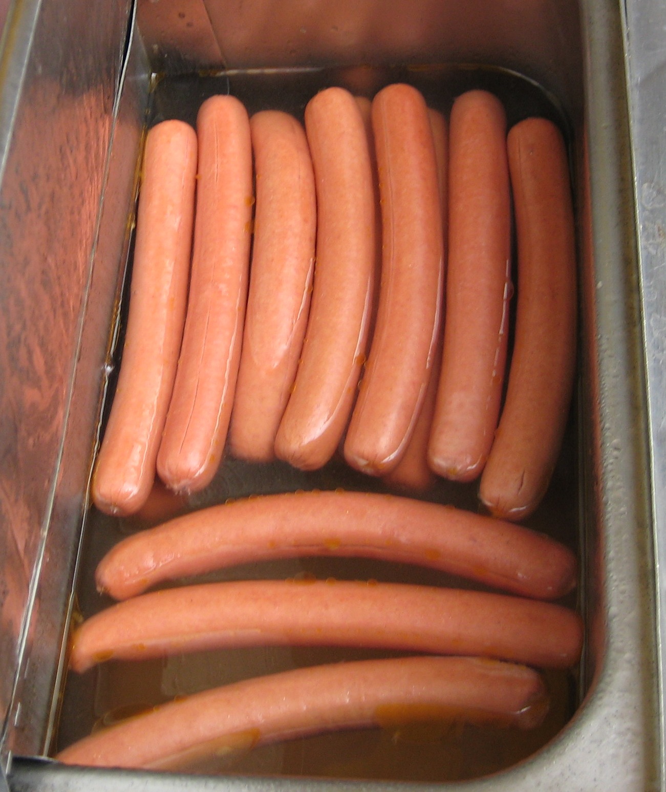 Simmering: Better Than Boiling (image credits: By rollingrck, CC BY 2.5, https://commons.wikimedia.org/w/index.php?curid=140542177)