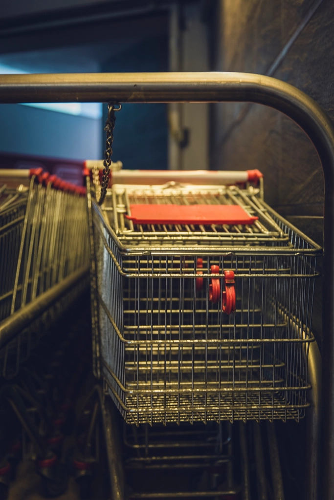 Practice the 24-Hour Rule for Impulse Purchases (image credits: rawpixel)