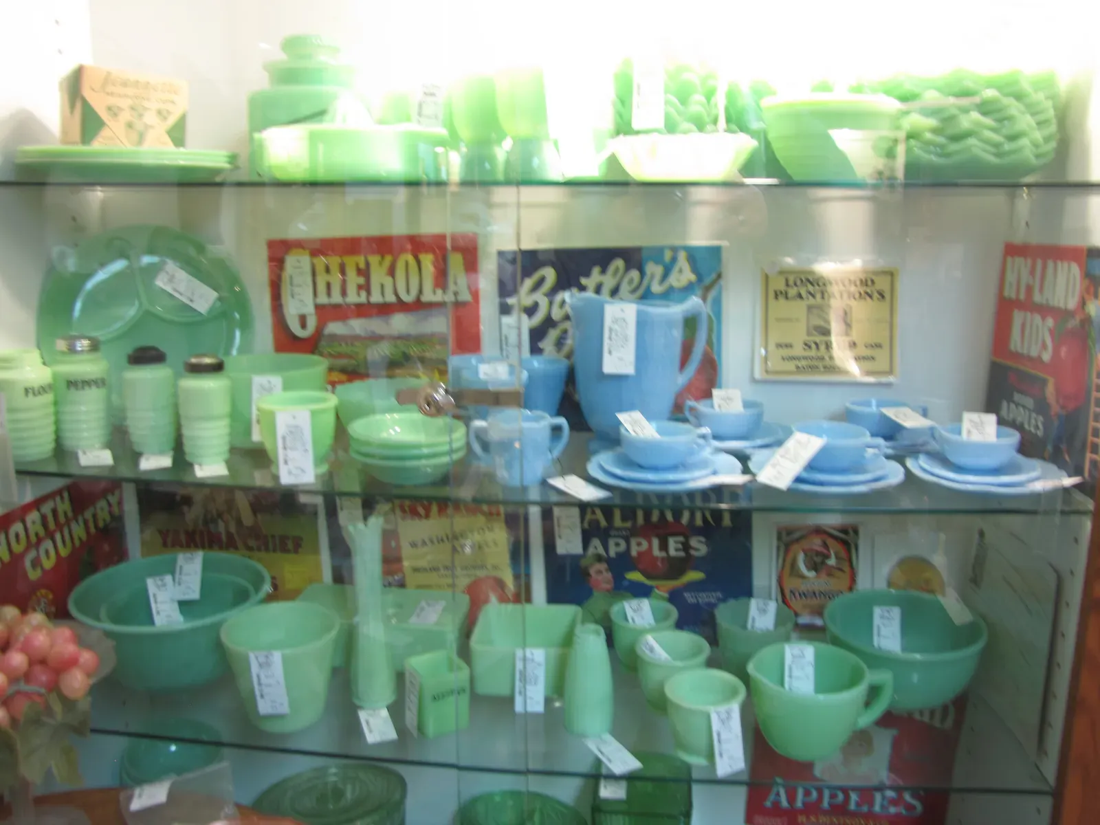 Jadeite Dishware: The Minty Green Gold (Image Credits: Wikimedia)