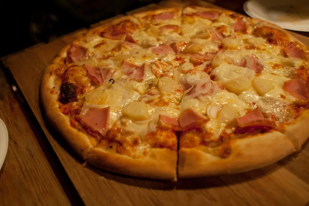 Straw Hat Pizza: California's Forgotten Slice of History (G.A.I.N, Flickr, CC BY 2.0)